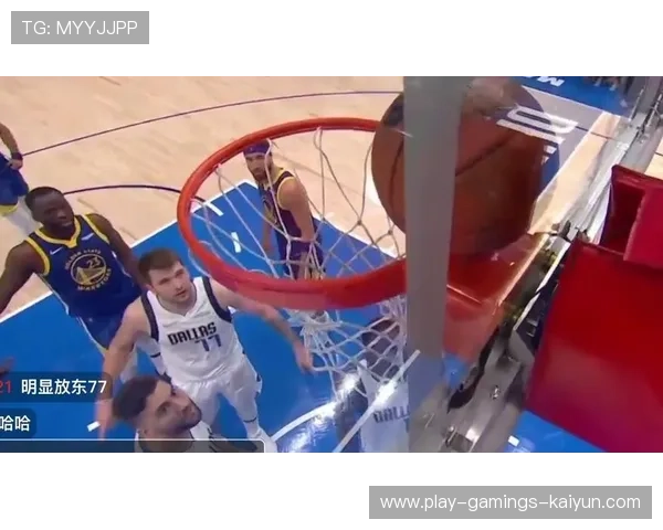 独行侠篮下撞开防守轻松放篮 独行侠篮下撞开防守轻松放篮