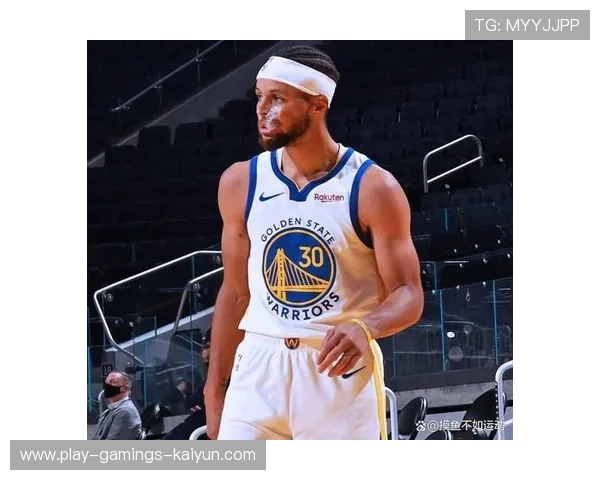 库里飞身上篮得手,勇士再次稳住领先 库里飞身上篮得手,勇士再次稳住领先