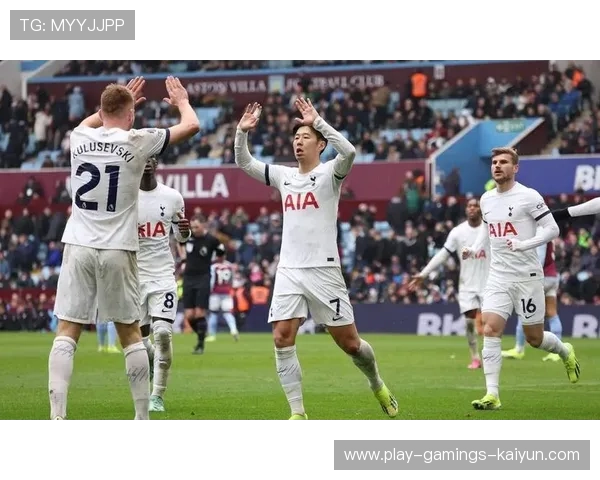 热刺前场逼抢造成混乱，孙兴慜补射擦柱而出